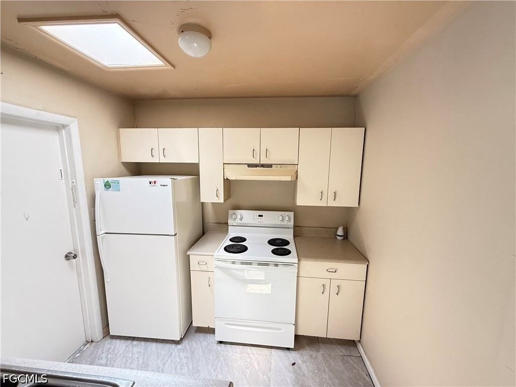 21155 Meehan Ave - Photo 2 of 9