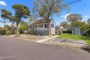 featured image of 19 Ardmore Dr