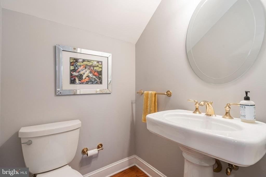 230 Valley Rd - Photo 5 of 50
