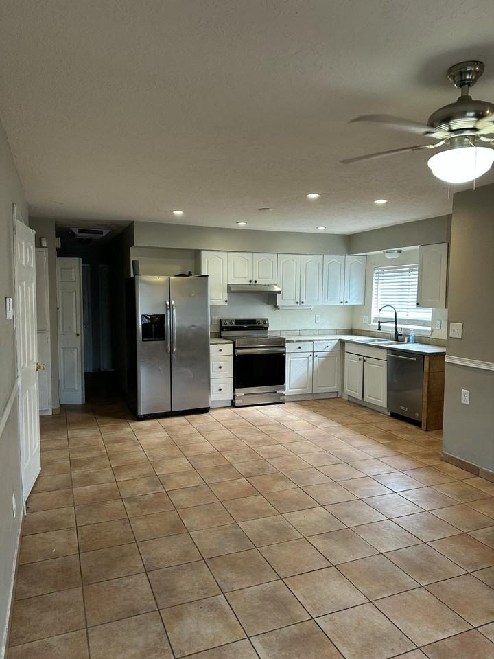 6027 Redlands Rd Nw - Photo 2 of 8