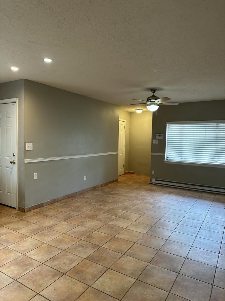6027 Redlands Rd Nw - Photo 3 of 8