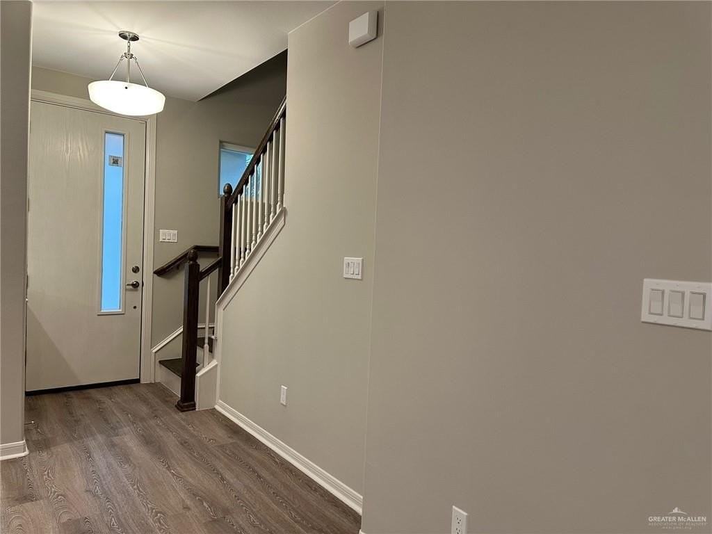 1313 Xavier Ave - Photo 3 of 27