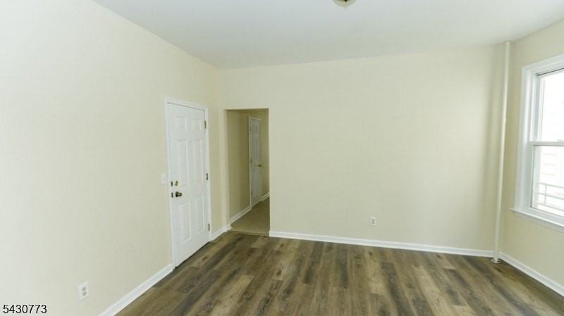 428 Avon Ave - Photo 4 of 18