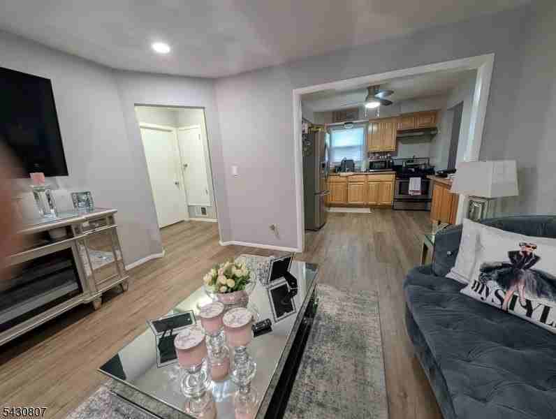 1213 Robert St - Photo 3 of 14