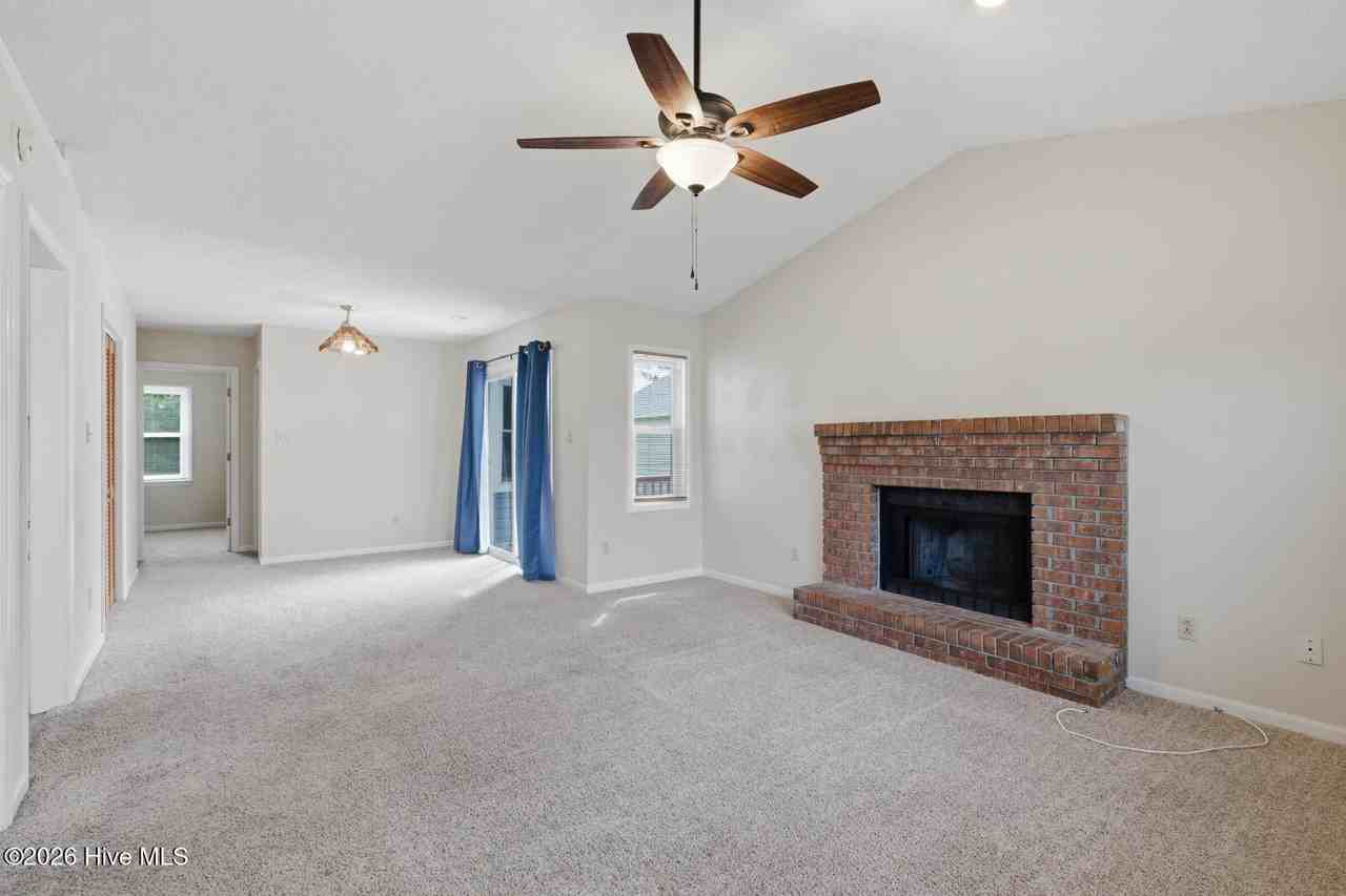 818 S Dogwood Ln - Photo 2 of 19
