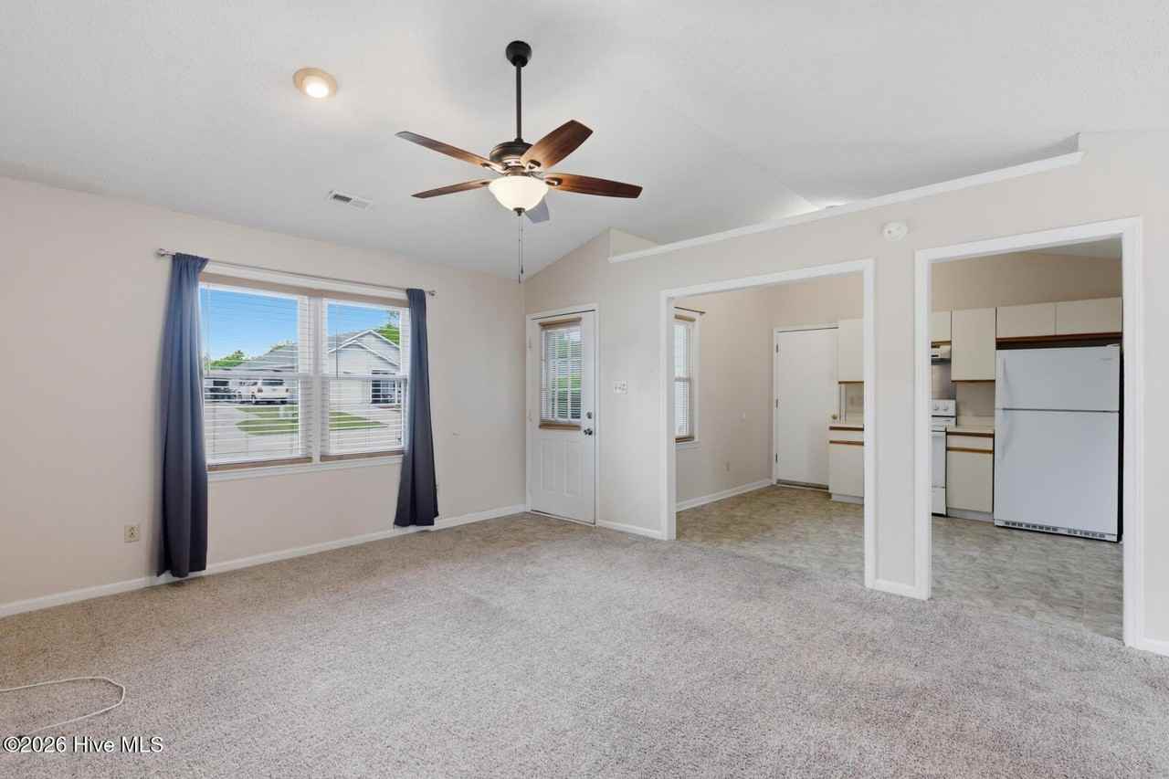 818 S Dogwood Ln - Photo 4 of 19