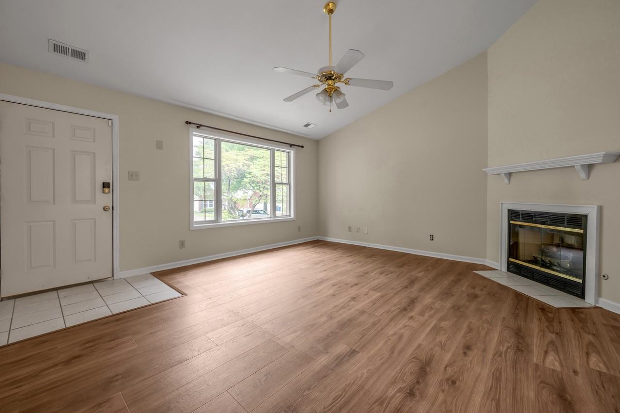 2347 Stonewood Ln - Photo 3 of 23