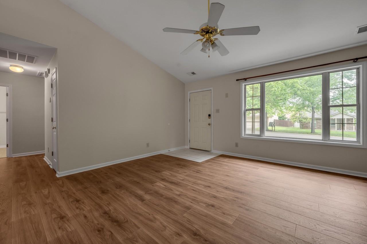 2347 Stonewood Ln - Photo 4 of 23