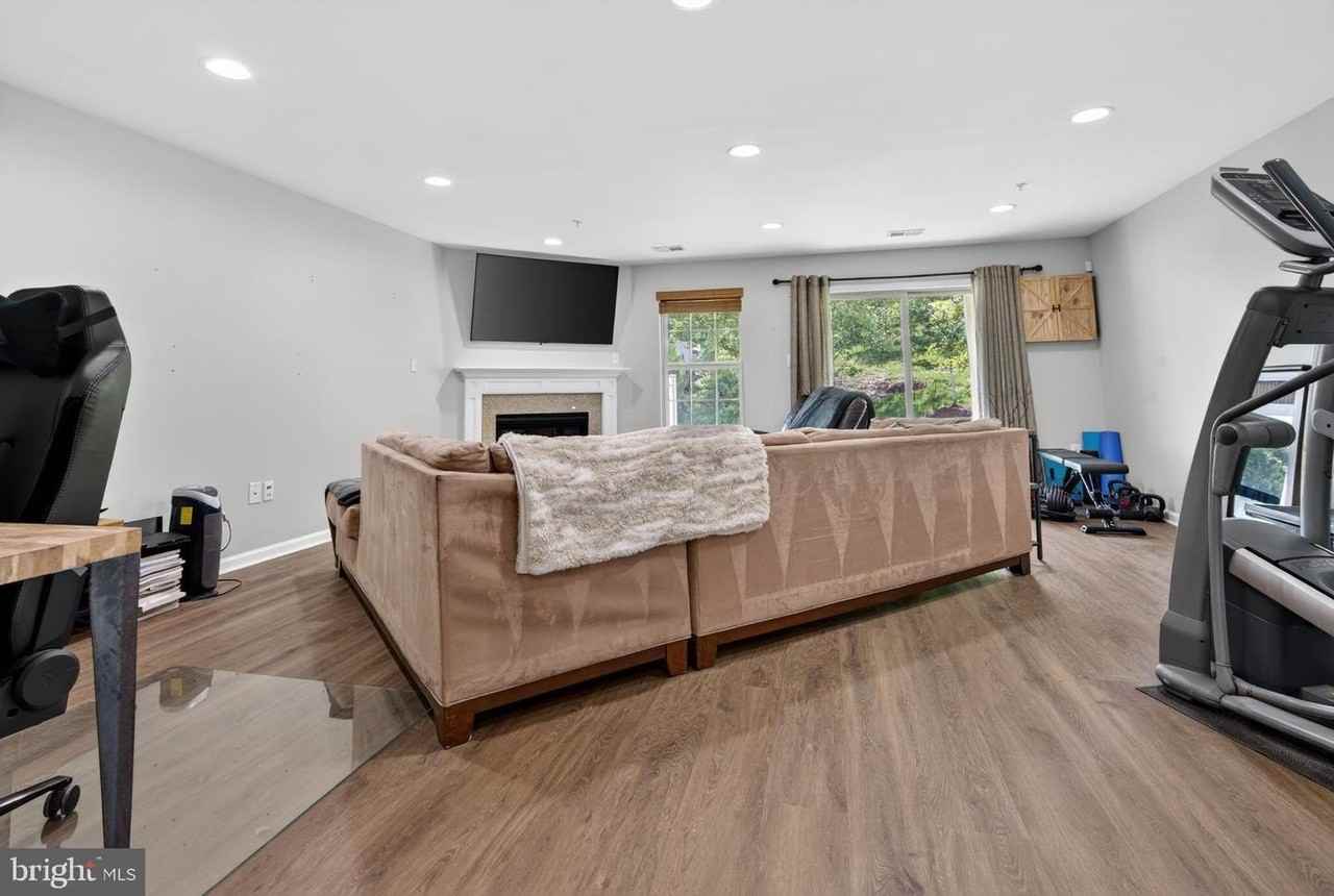 2713 Prospect Hill Dr - Photo 5 of 34