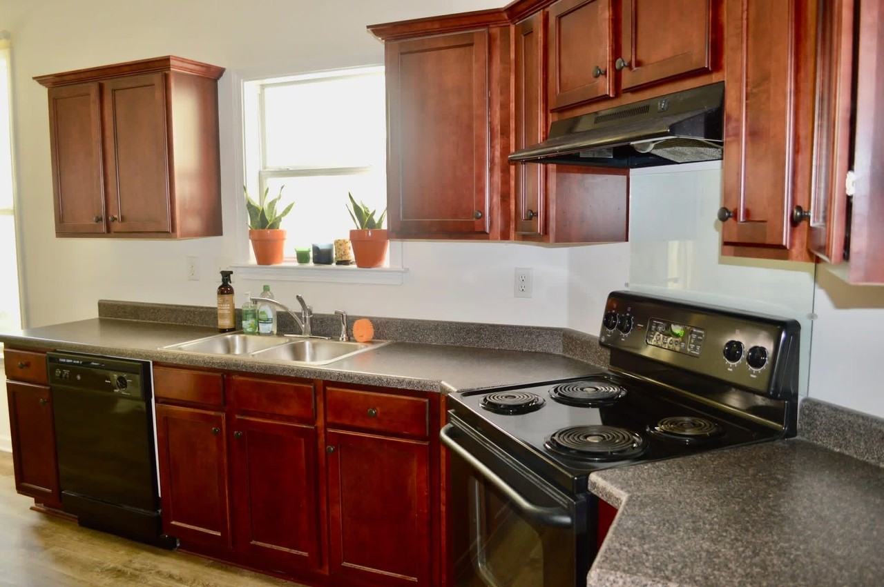 1339 Harbor Park Dr - Photo 3 of 6