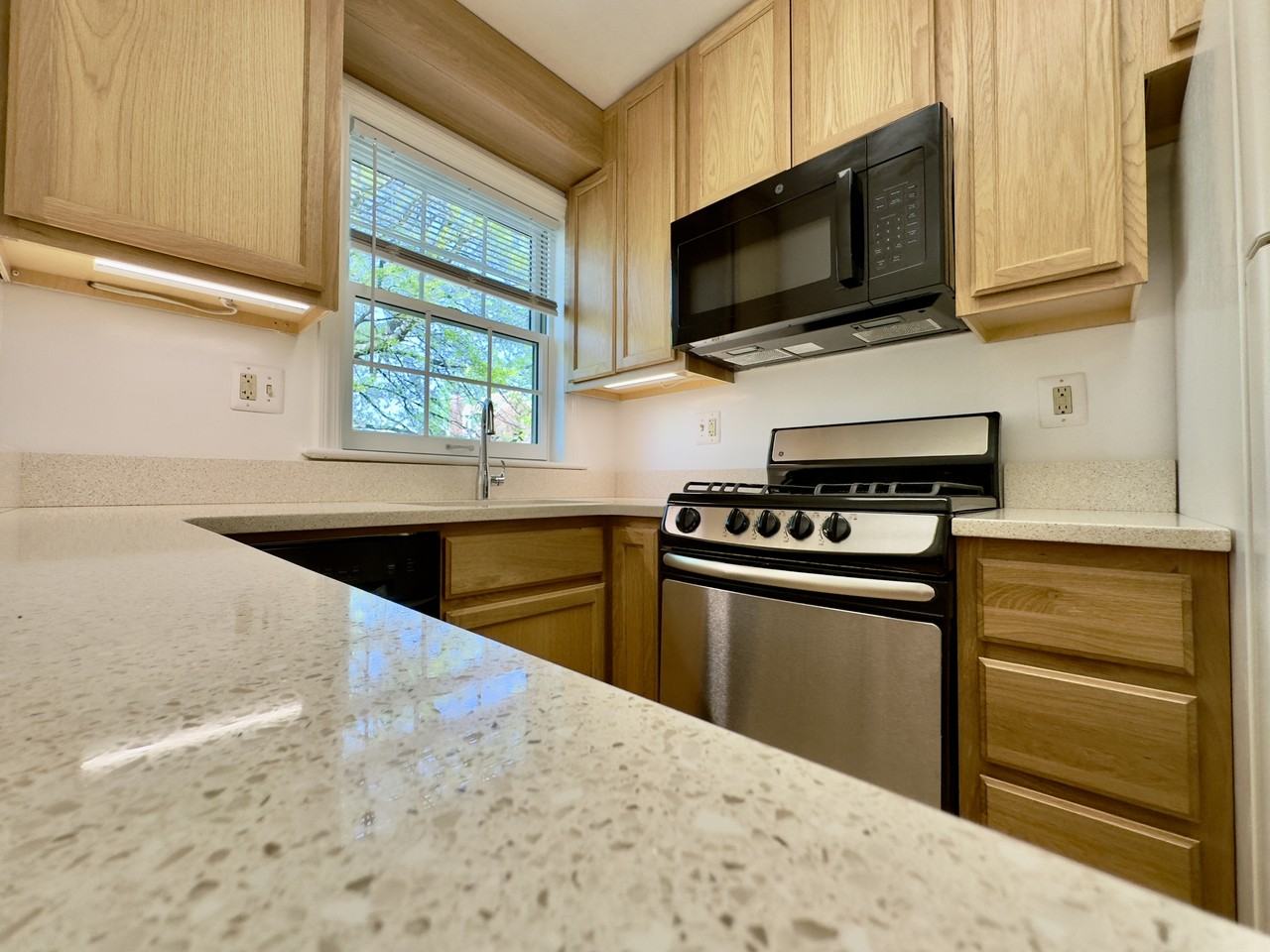 910 Jefferson St #2 - Photo 7 of 23