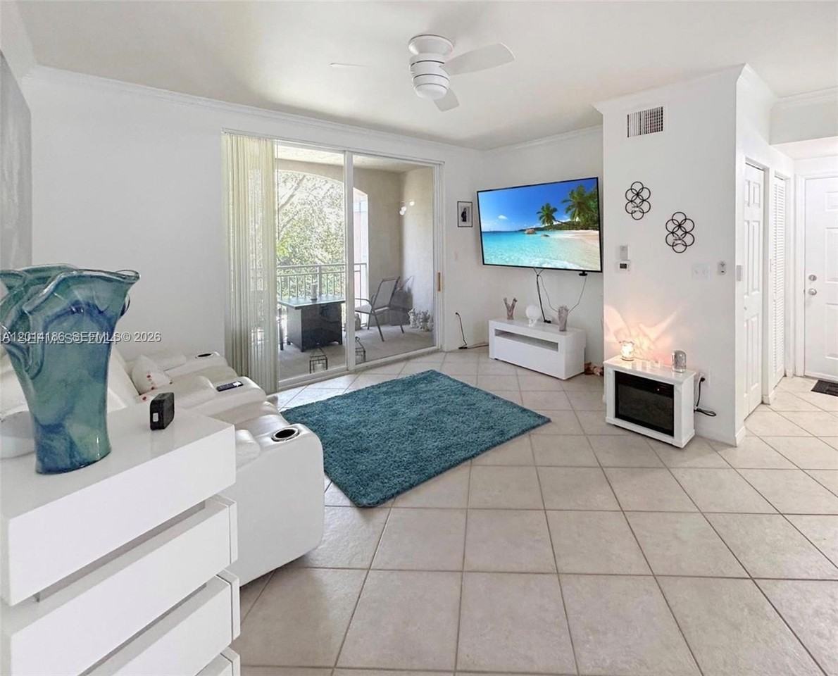 6533 Emerald Dunes Dr #208 - Photo 4 of 19