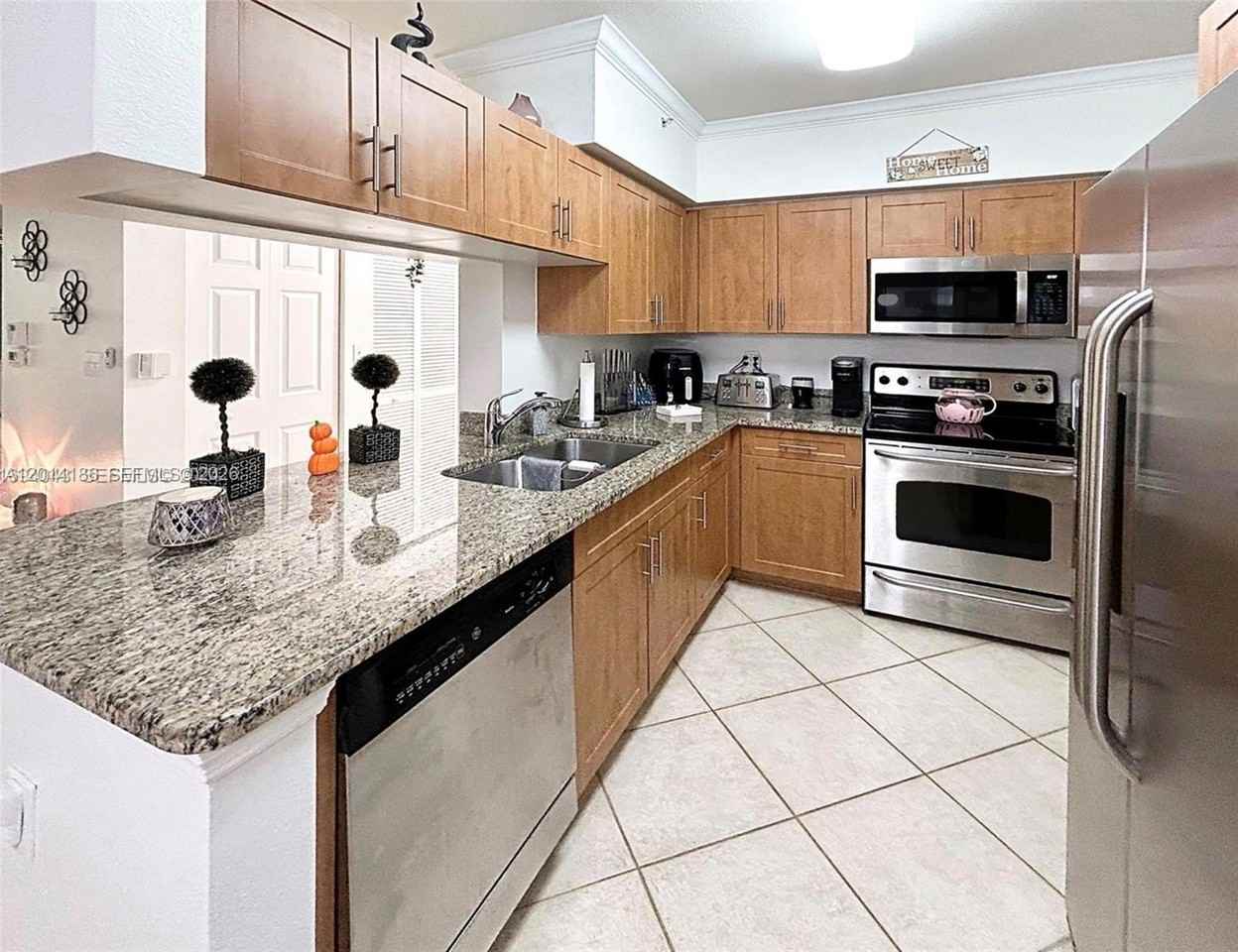6533 Emerald Dunes Dr #208 - Photo 7 of 19