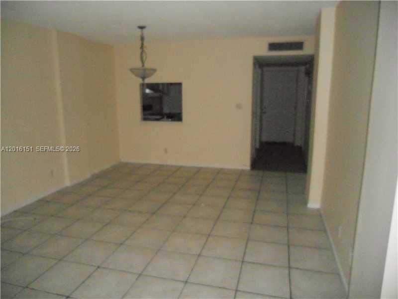 119 Royal Park Dr #1E - Photo 3 of 12
