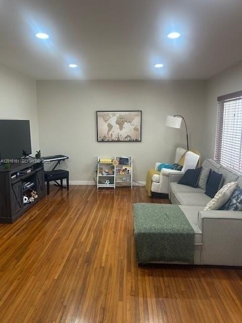 322 Fluvia Ave - Photo 4 of 26