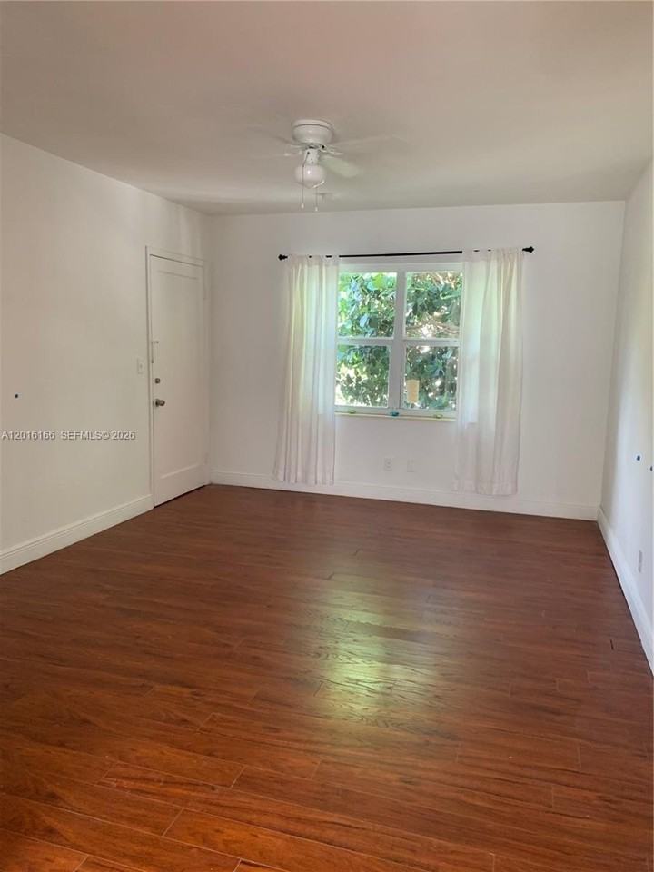 723 Ne 91st St #3C - Photo 3 of 15