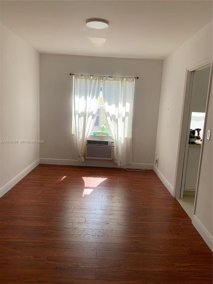 723 Ne 91st St #3C - Photo 5 of 15