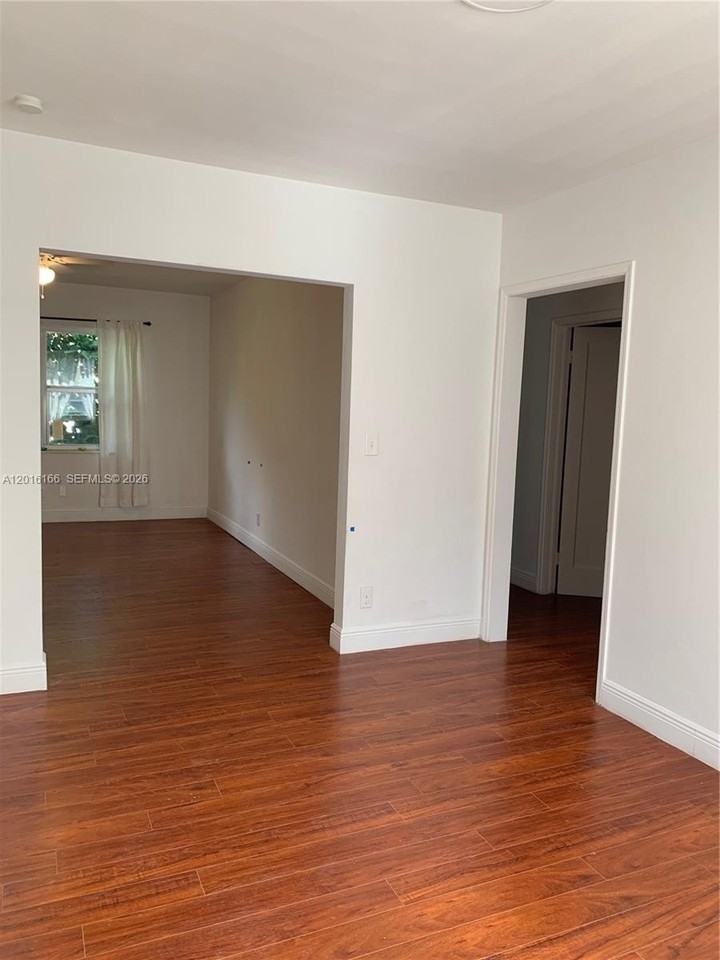 723 Ne 91st St #3C - Photo 6 of 15