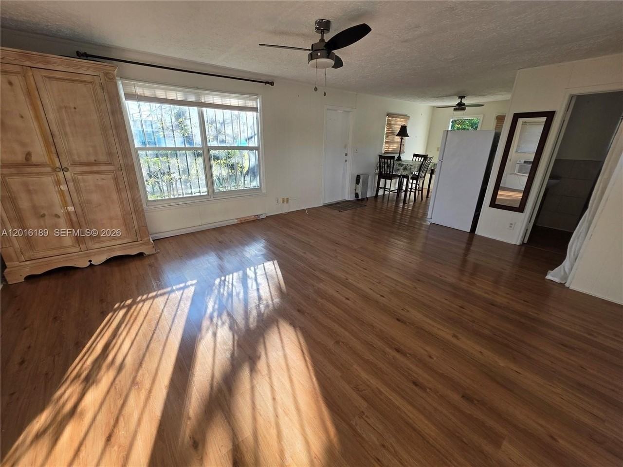 811 Ne 14th Ct - Photo 2 of 7