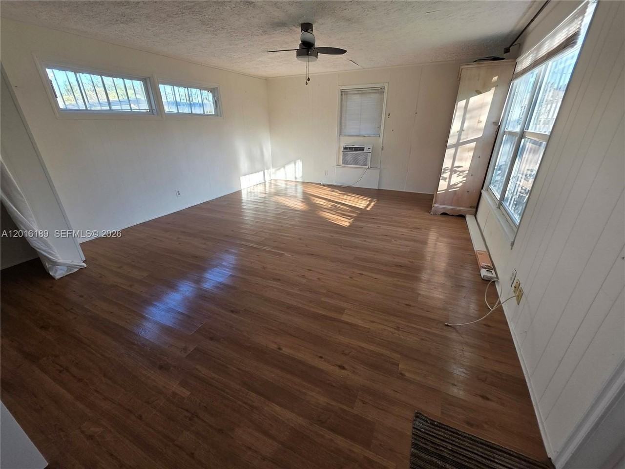 811 Ne 14th Ct - Photo 3 of 7