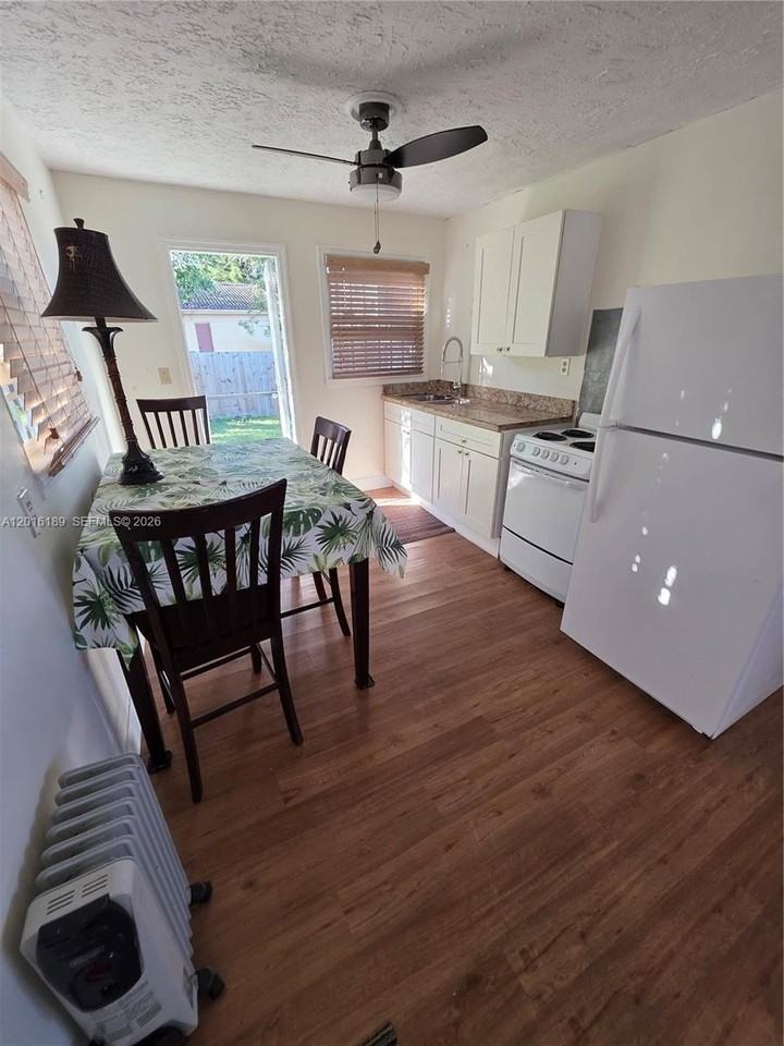 811 Ne 14th Ct - Photo 4 of 7