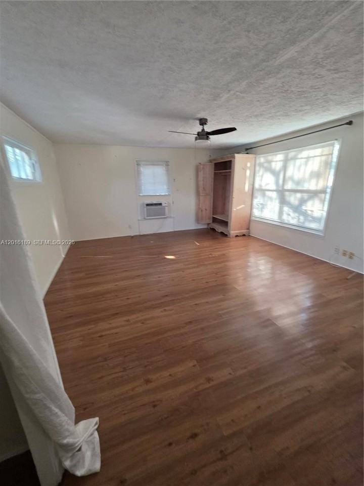 811 Ne 14th Ct - Photo 5 of 7