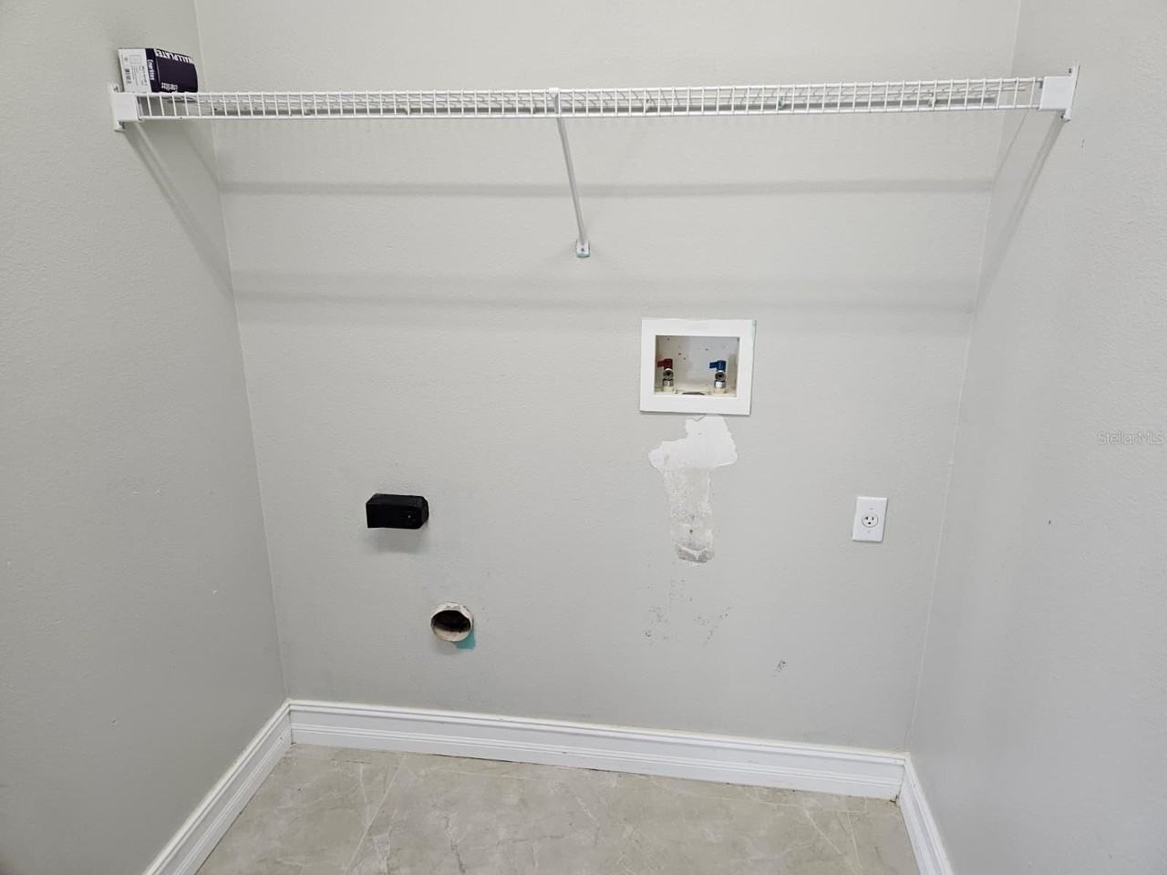 647 Carey Way - Photo 5 of 18