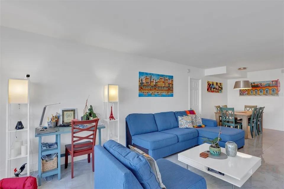 1001 91st St #606 - Photo 2 of 8