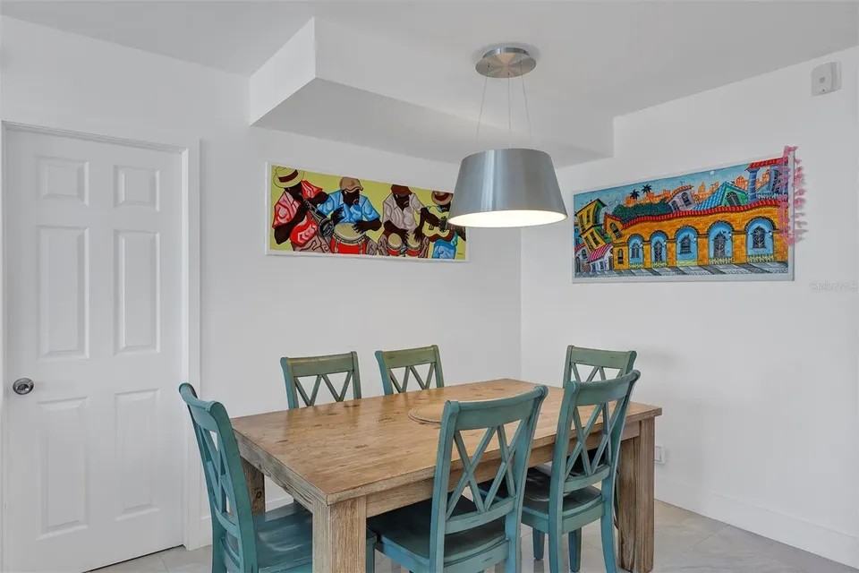 1001 91st St #606 - Photo 3 of 8