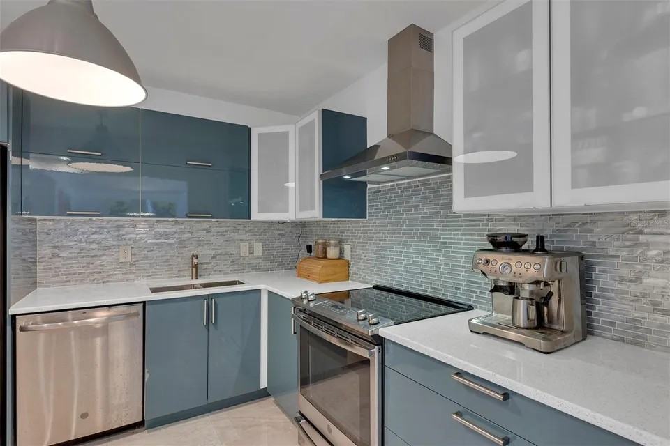 1001 91st St #606 - Photo 6 of 8