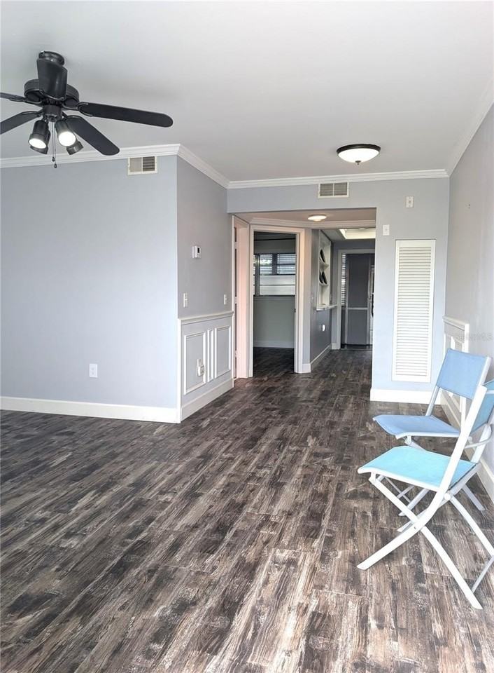 5850 18th St N #11 - Photo 5 of 49