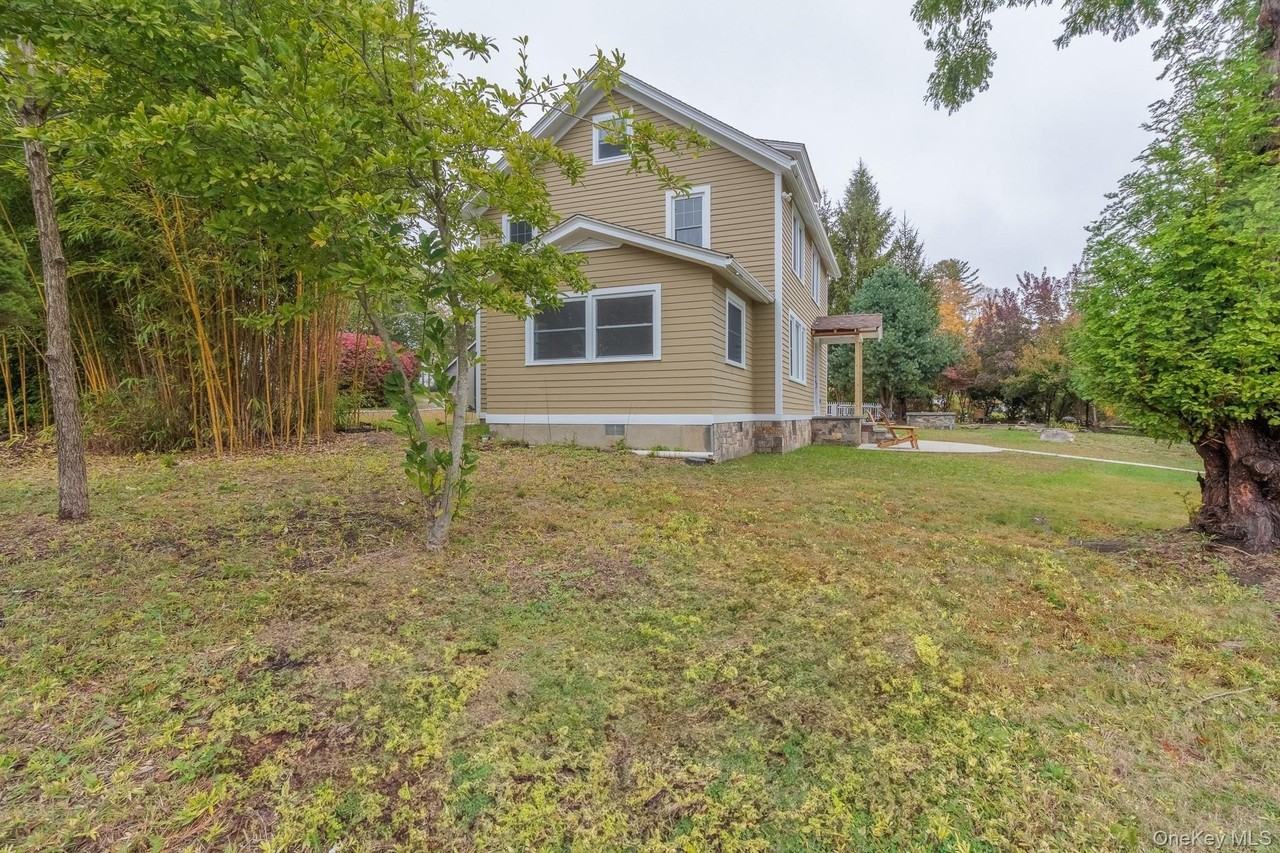 5 Circle Dr - Photo 4 of 38