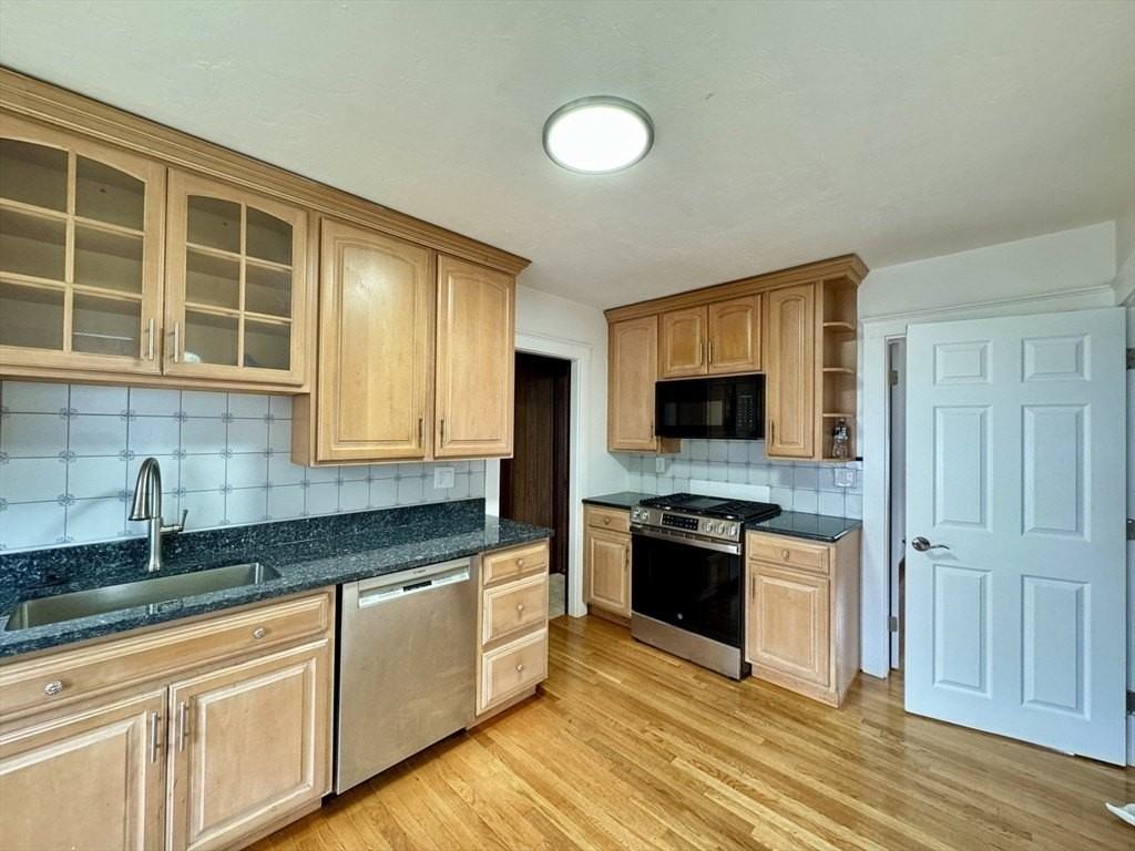89 Thacher St #2 - Photo 3 of 18