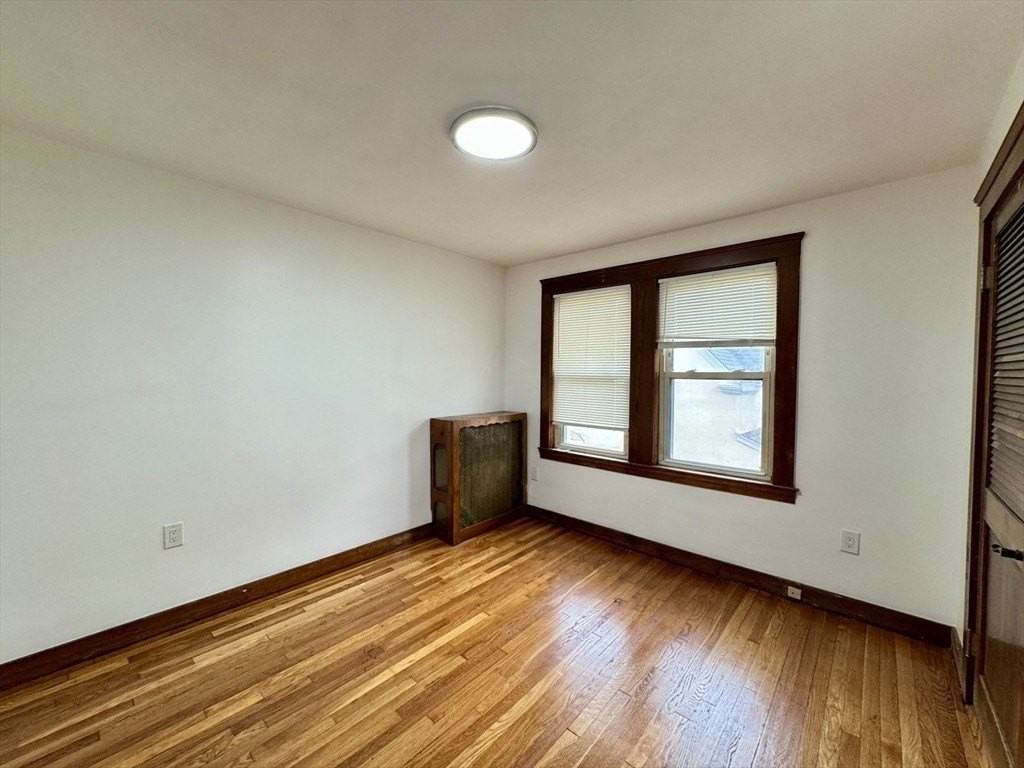 89 Thacher St #2 - Photo 7 of 18