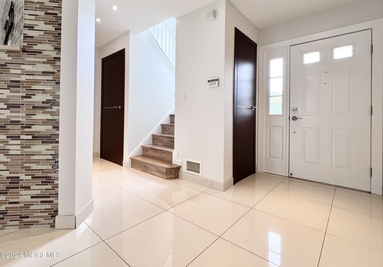 35 Woodpecker Way - Photo 2 of 32