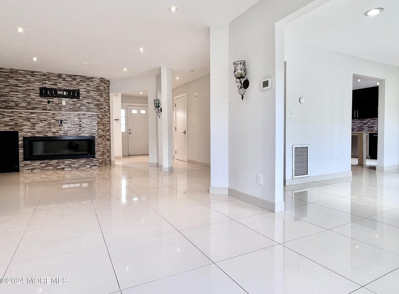 35 Woodpecker Way - Photo 3 of 32