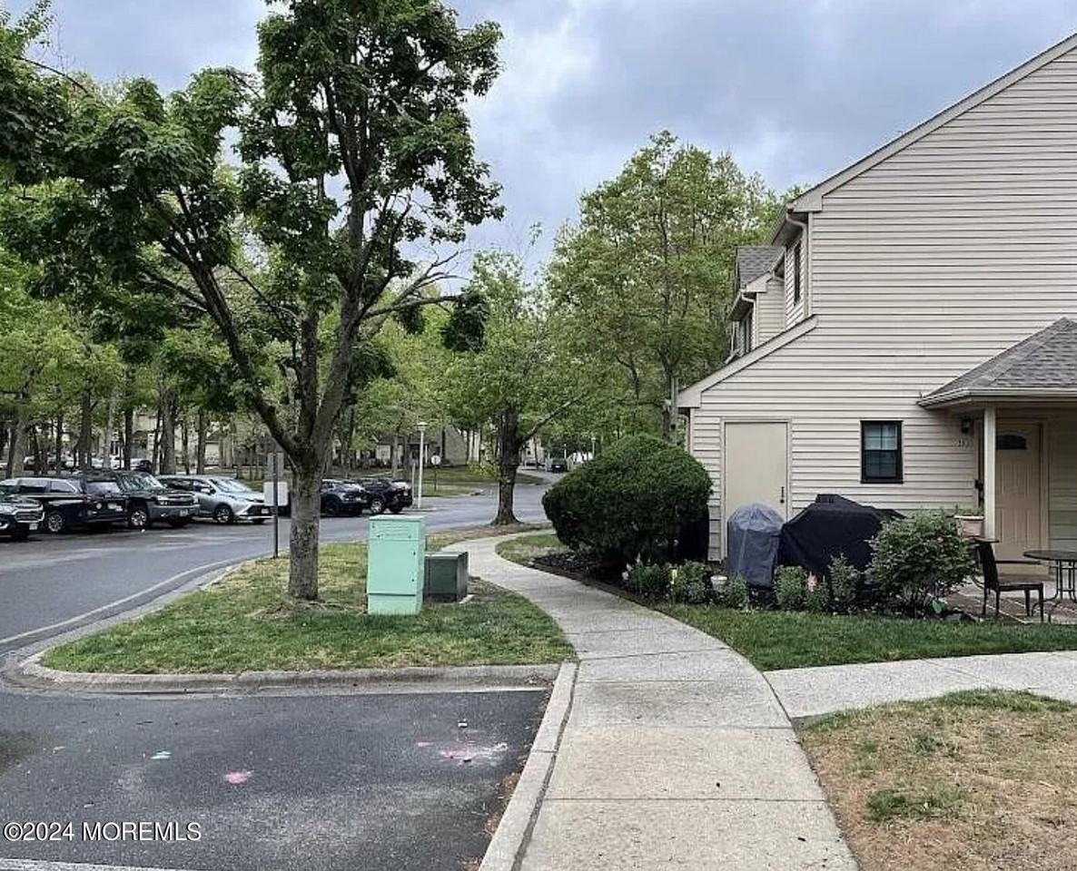 182 Azalea Cir - Photo 2 of 14