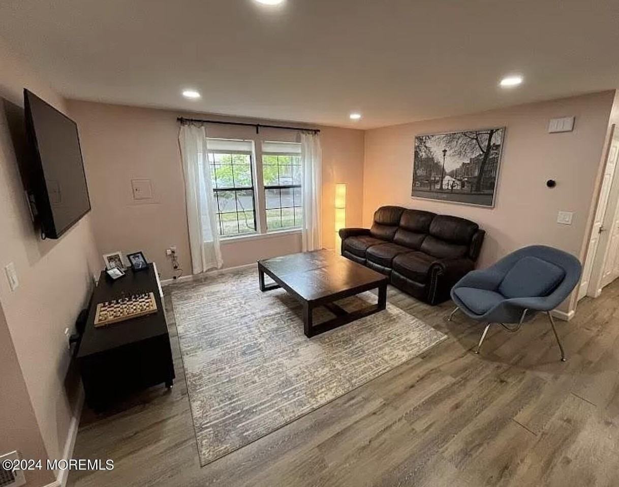 182 Azalea Cir - Photo 3 of 14