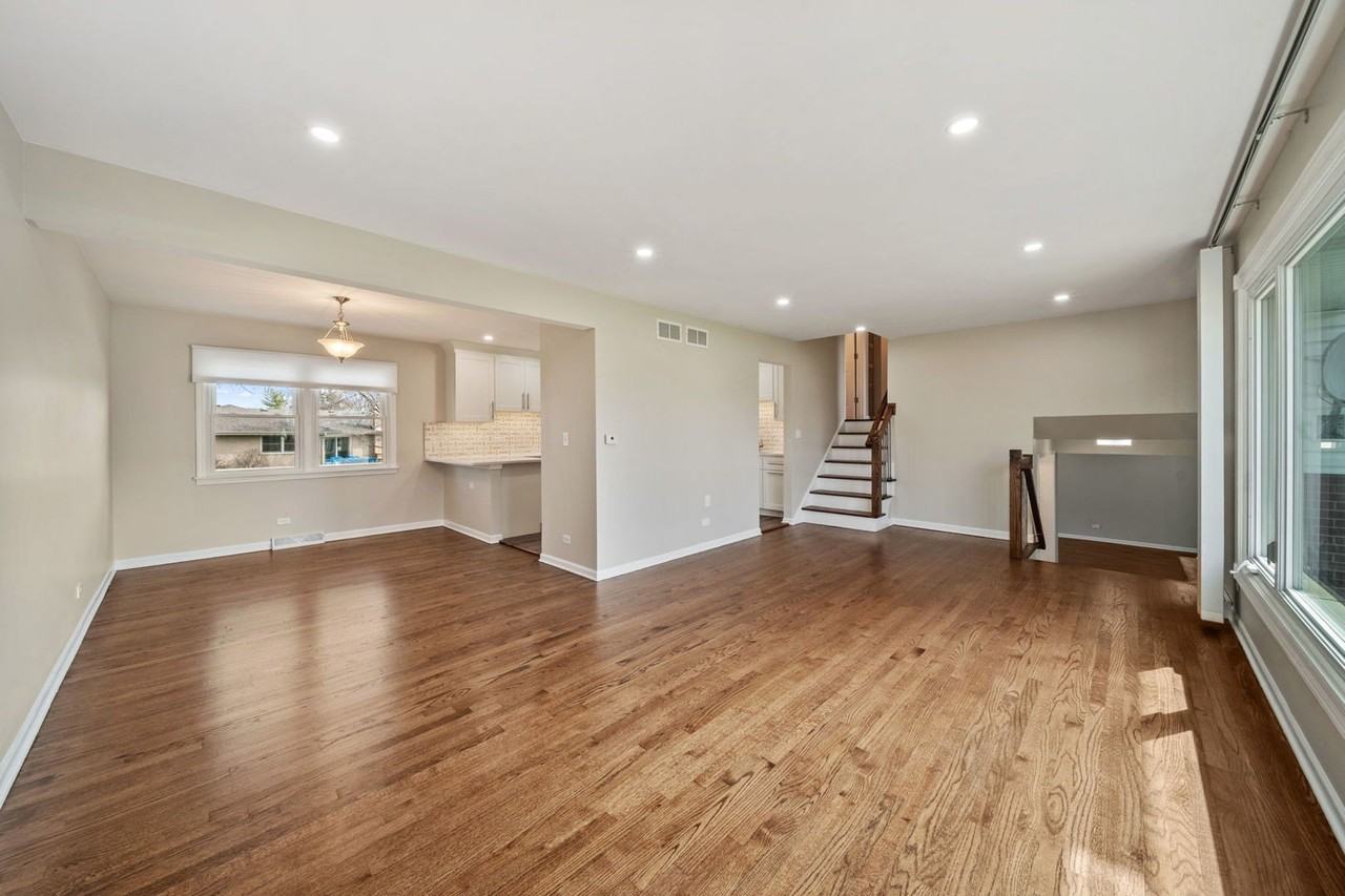 1502 Carrol Ct - Photo 3 of 14