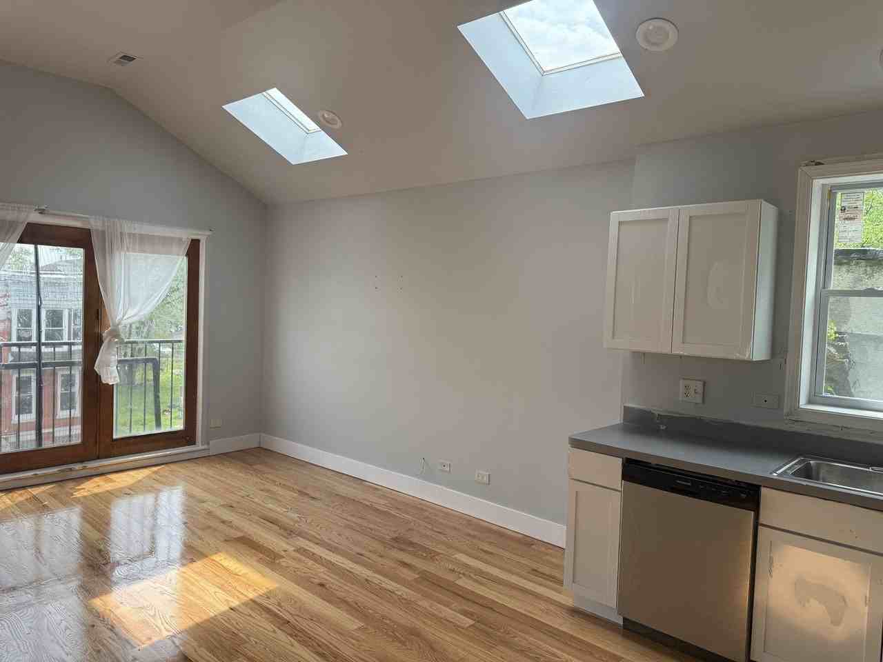 1114 S Albany Ave #3 - Photo 4 of 12
