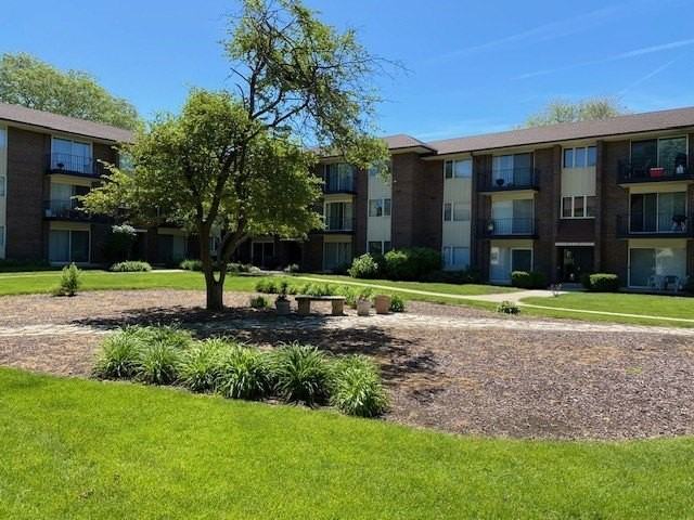 5S066 Pebblewood Ln #A3 - Photo 3 of 19