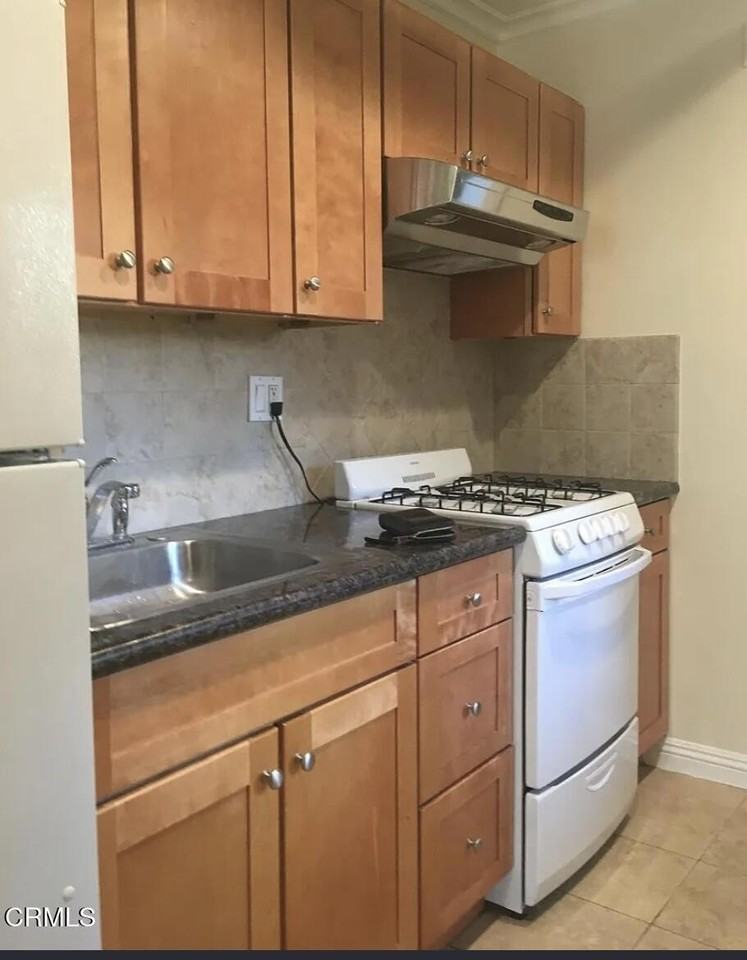 567 S Wilton Pl #11 - Photo 5 of 7