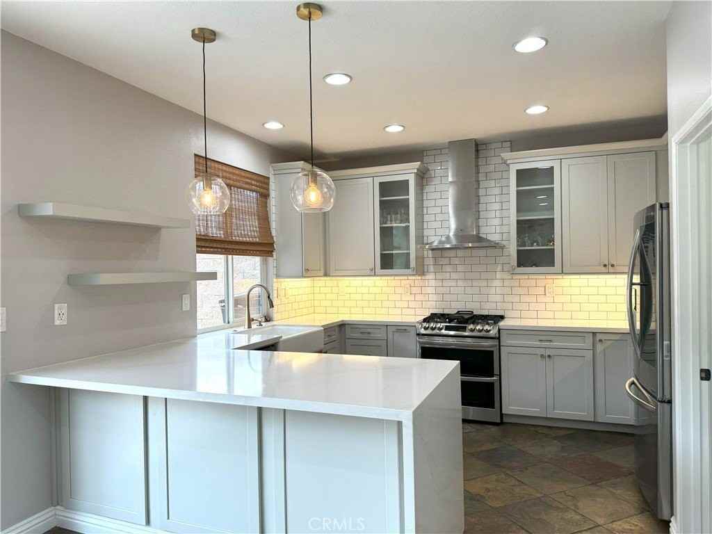 755 S Lassen Ct - Photo 4 of 27