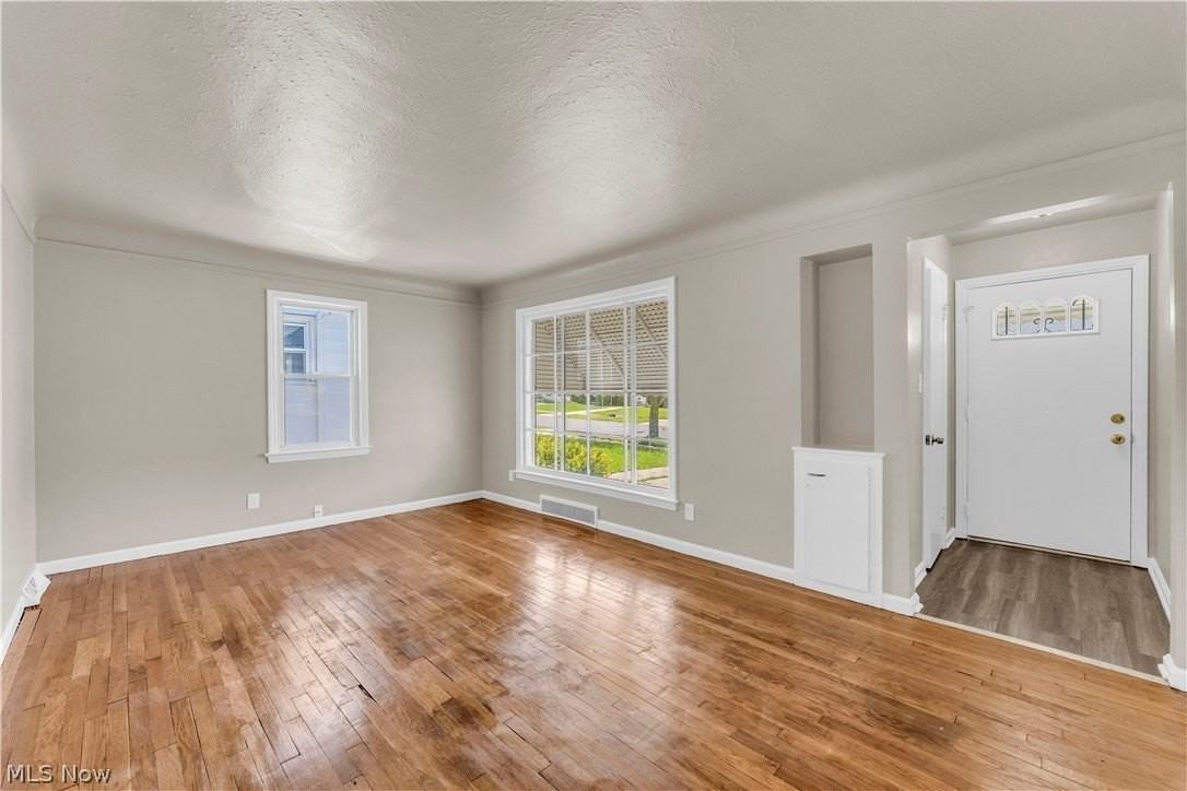 14205 Corridon Ave - Photo 3 of 25