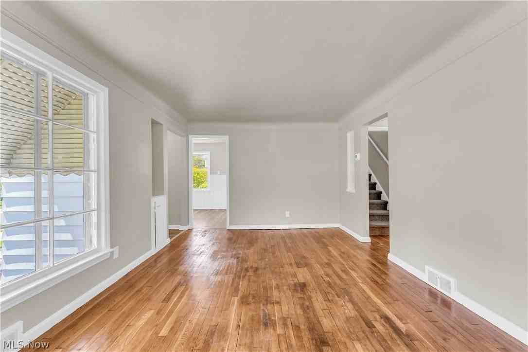14205 Corridon Ave - Photo 5 of 25