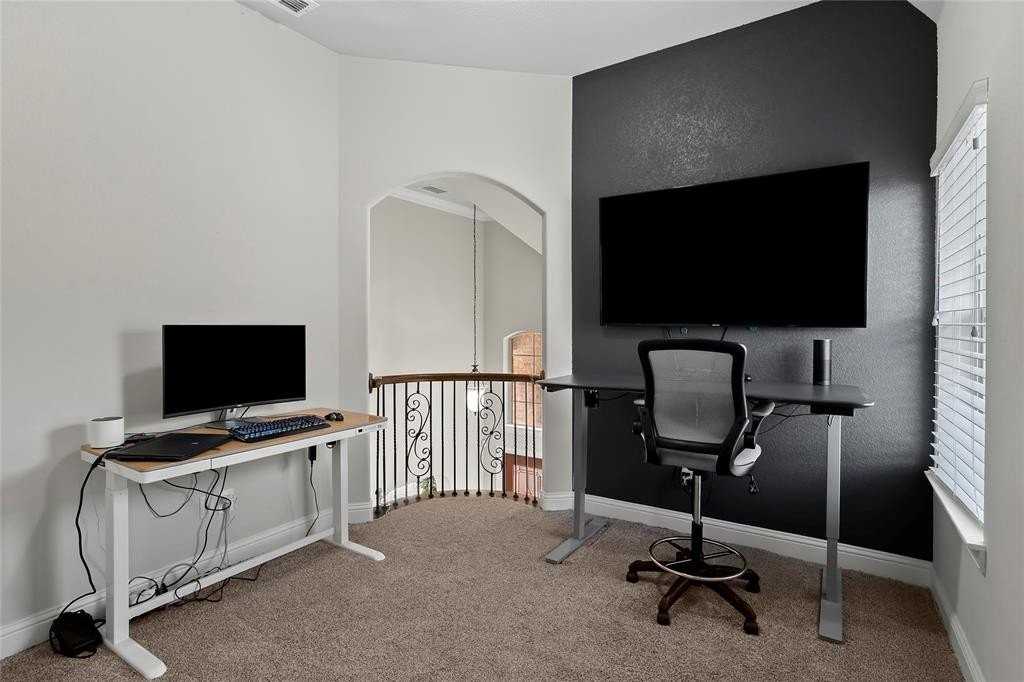 600 Sierra Ave - Photo 5 of 40