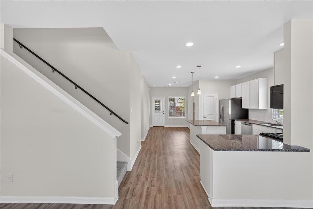 1409 Bramante St - Photo 4 of 23