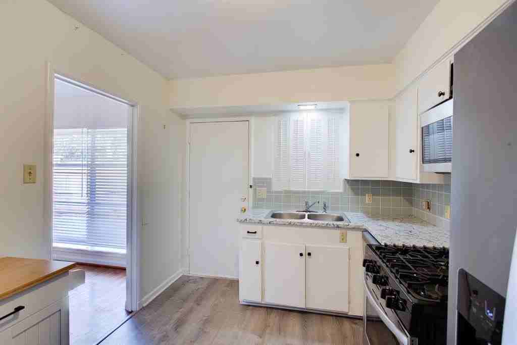 6511 Ravendale Ln - Photo 4 of 11