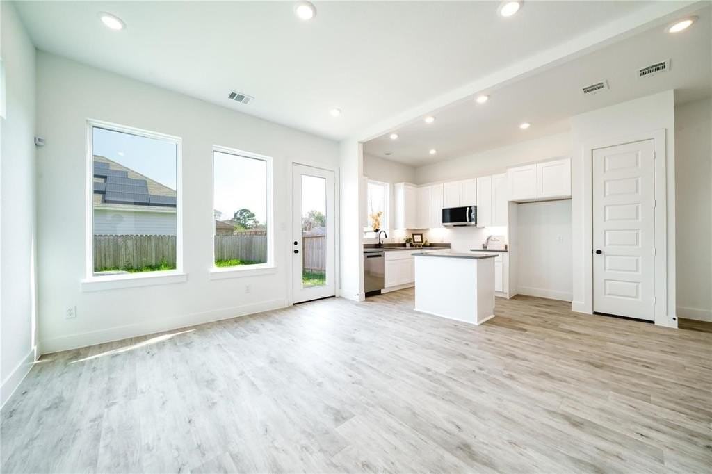 8107 Calhoun Rd - Photo 3 of 16