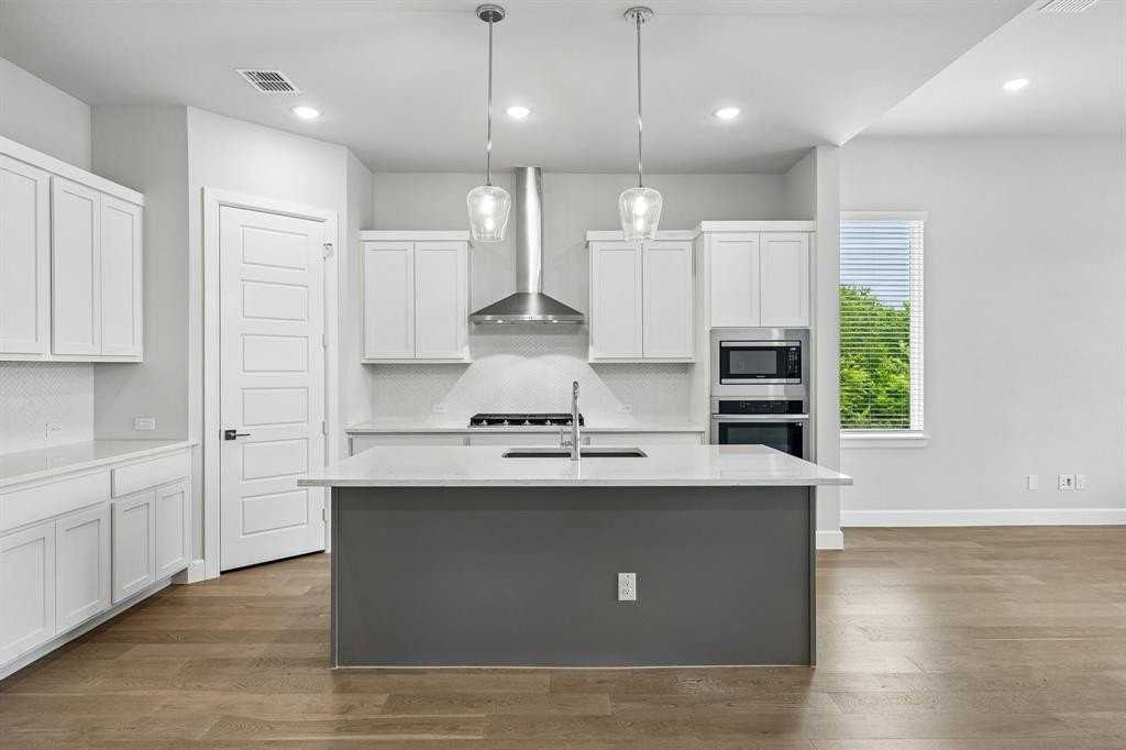 826 Marathon Ct - Photo 2 of 11